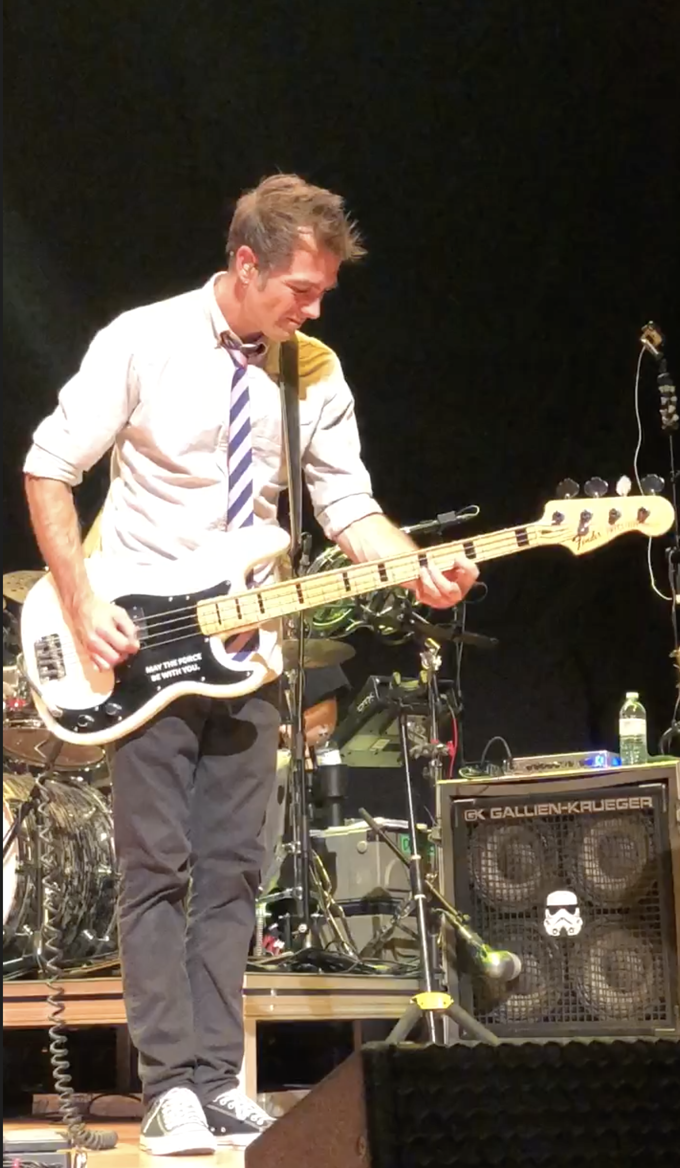 < Les anD His excavatoR ->--| A |--< Farewell TO coviD |--<